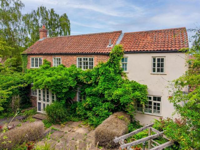 House for sale in Barton In Fabis, East Midlands