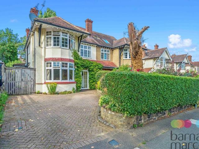 House for sale in North Finchley, Greater London