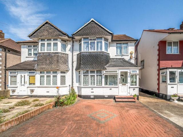 House for sale in London Borough of Merton, Mitcham