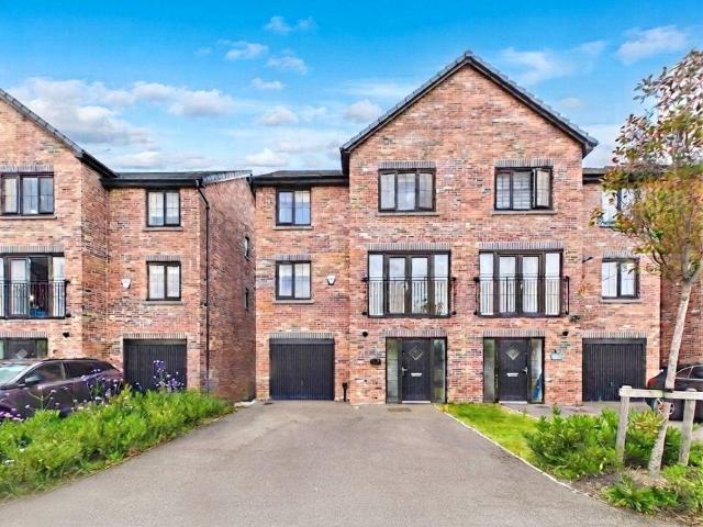 House for sale in Ellenbrook, Salford