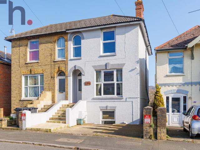 House for sale in Oakfield, Ryde