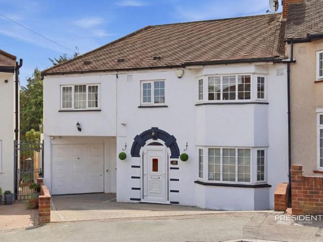 House for sale in Chigwell, Epping