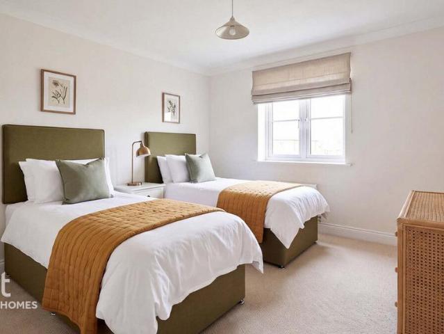 House for sale in Borehamwood, Hertsmere