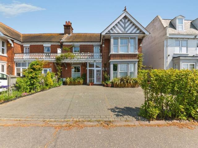 House for sale in Dale Hill, Essex