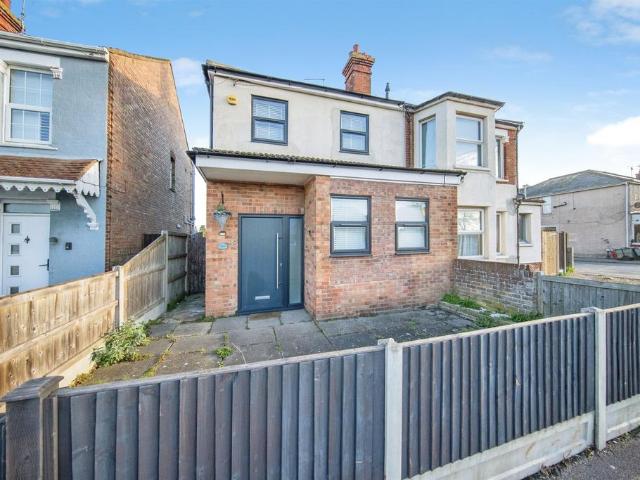 House for sale in Dale Hill, Essex