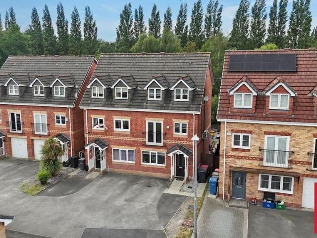 House for sale in Higher Irlam, Salford