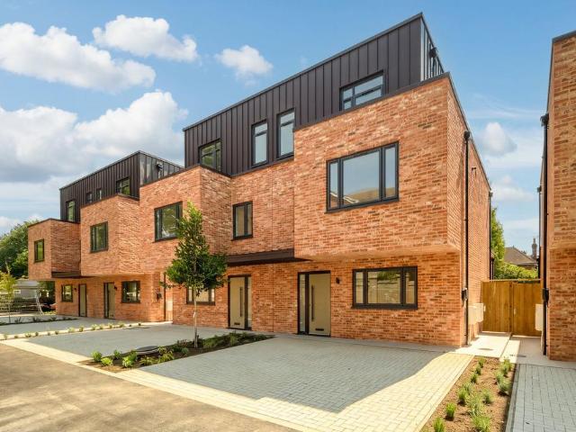House for sale in Southborough, Sandown Park