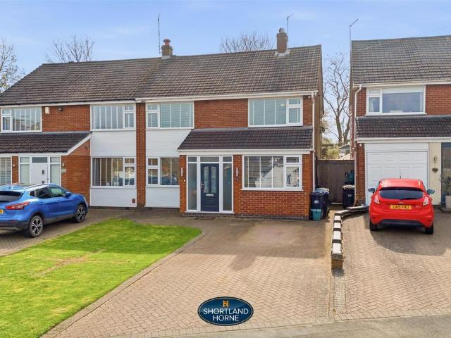 House for sale in Green Close, Warwickshire