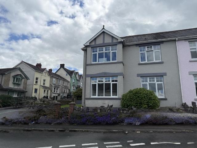 House for sale in Llandeilo, Wales