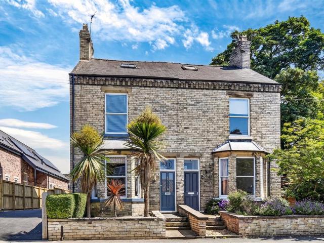 House for sale in Copmanthorpe, York