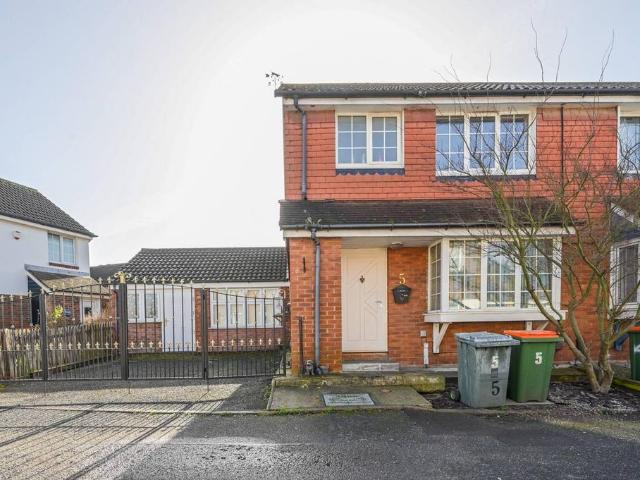 House for sale in Beckton, Greater London