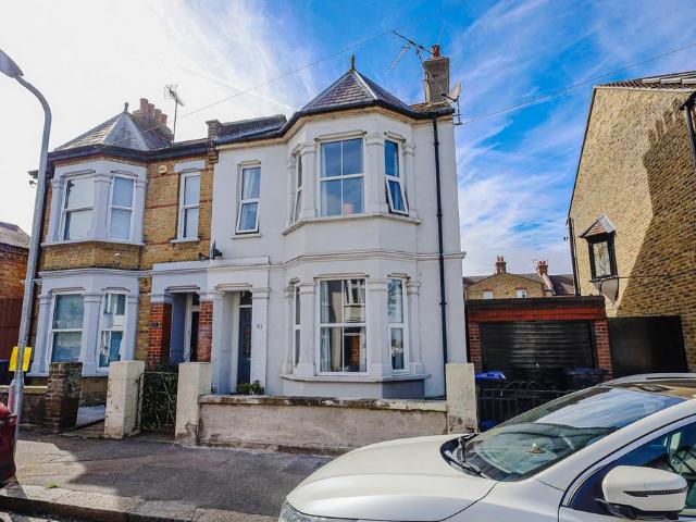 House for sale in Alton Barnes, Essex