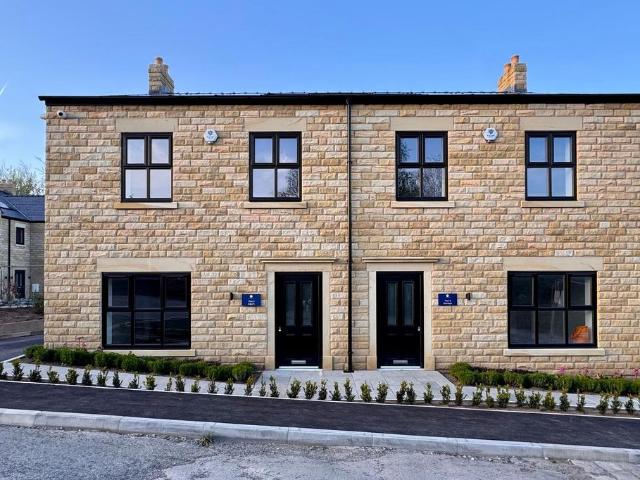 House for sale in Simmondley, Charlesworth