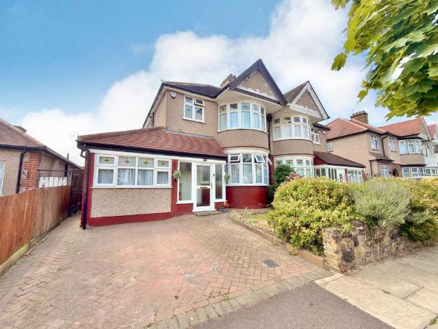 House for sale in Harrow Weald, Greater London