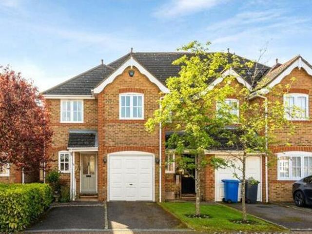 House for sale in Ascot