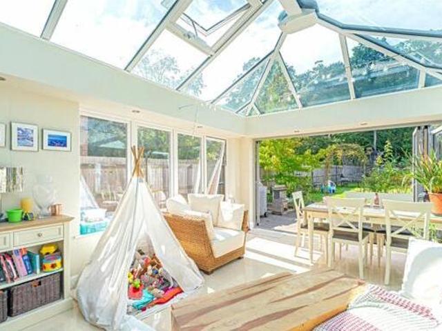 House for sale in Ascot