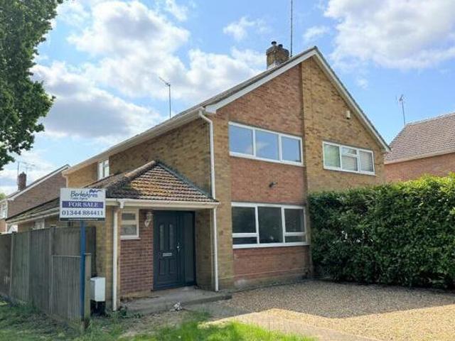 House for sale in Ascot
