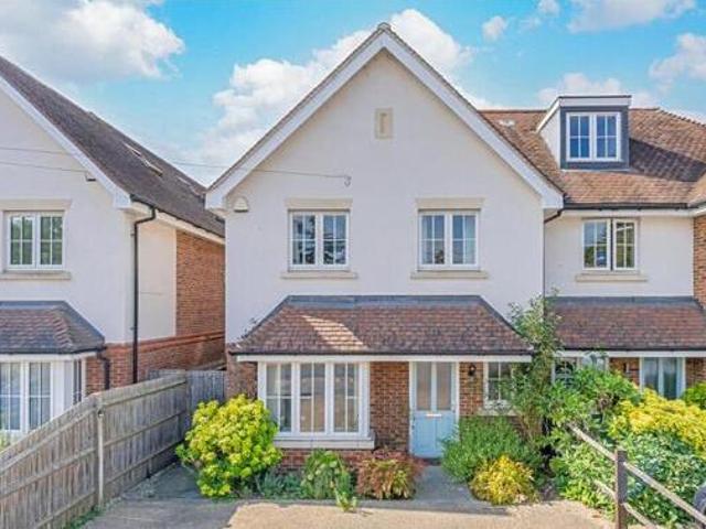 House for sale in Ascot