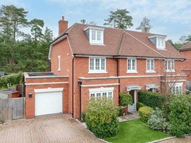 House for sale in Ascot