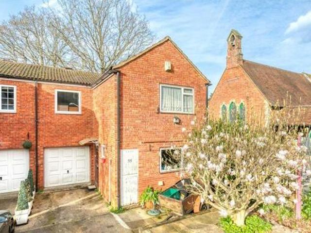 House for sale in Ascot