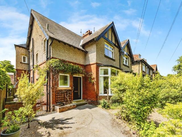 Semi Detached House for sale in Huddersfield