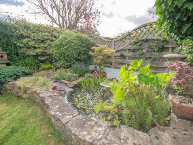 Farm for sale in Horfield, Feckenham