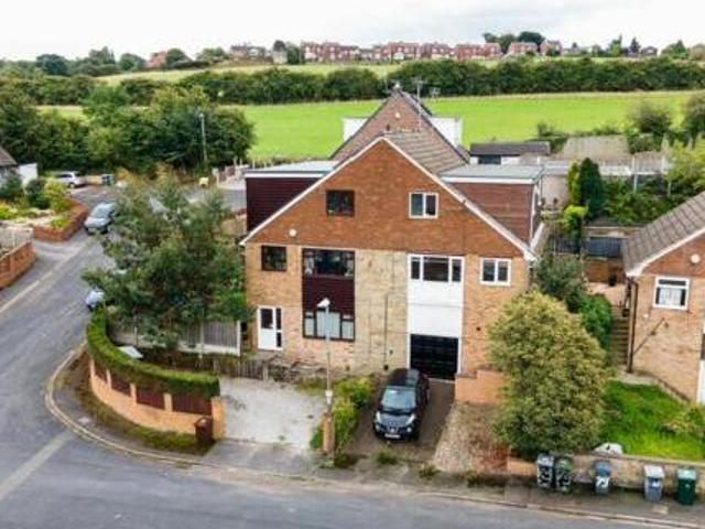 House for sale in Batley, West Yorkshire