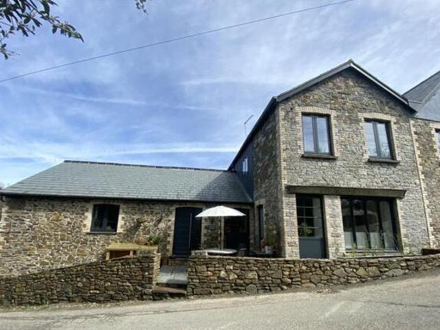 House for sale in Weir Quay, Devon