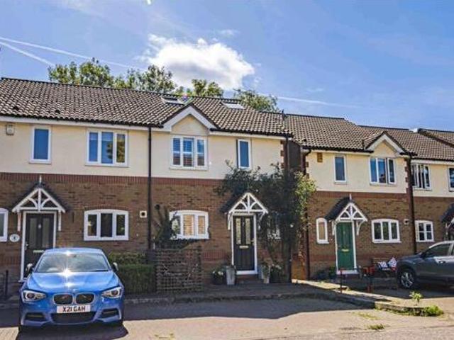 House for sale in Hall Park, Pouchen End