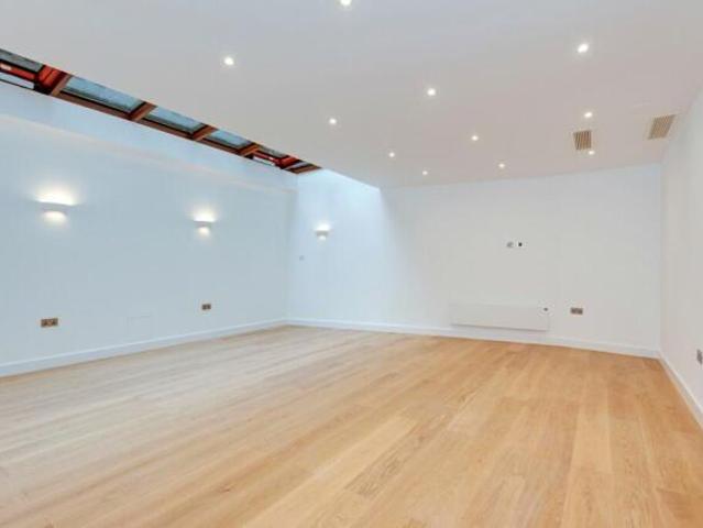 Farm for sale in Temple Fortune, Greater London