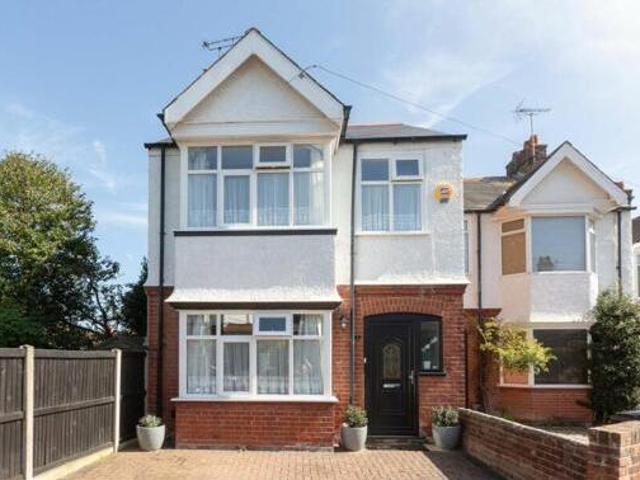 House for sale in Upton, Acol