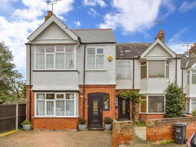 House for sale in Upton, Acol