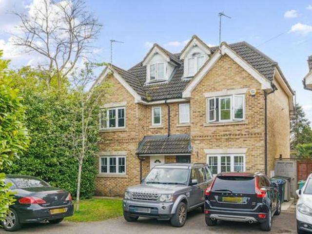House for sale in Heol-las, Surrey