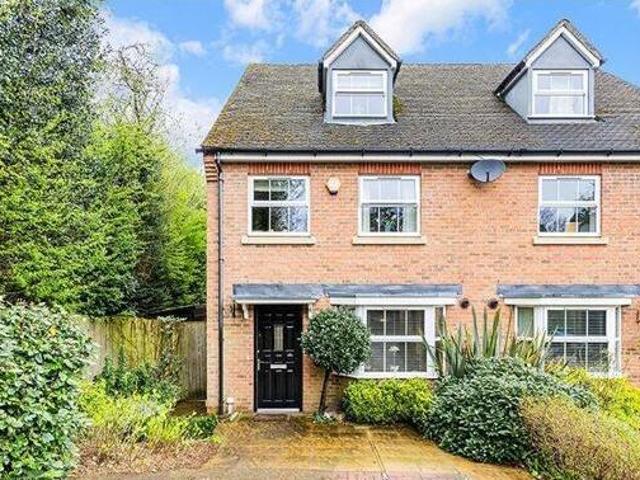 House for sale in Hillview, Surrey