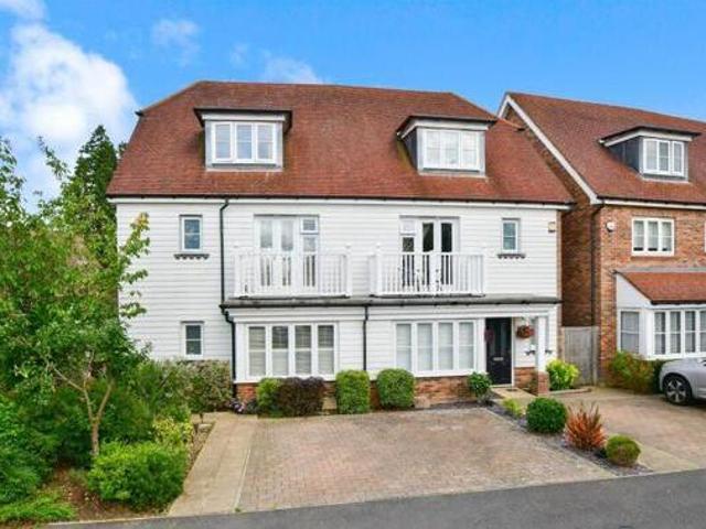 House for sale in Hillview, Surrey
