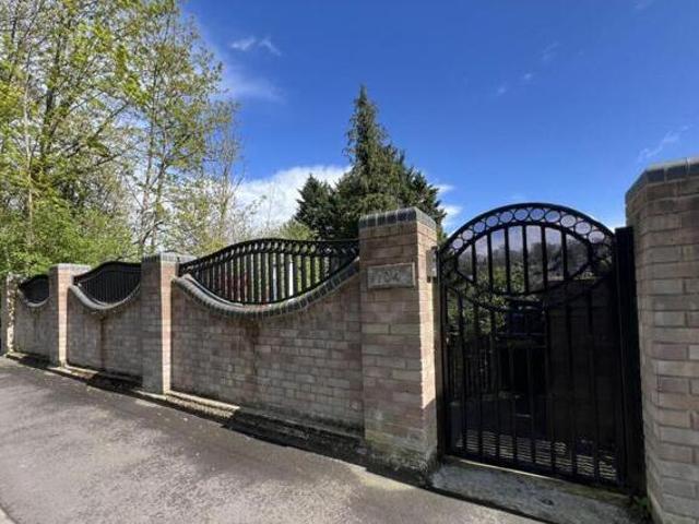 House for sale in Hillview, Surrey