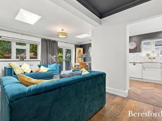 Farm for sale in Pilgrims' Hatch, Brentwood