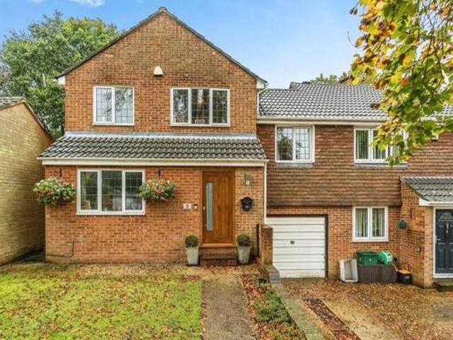 House for sale in Chatham Docks, Chatham