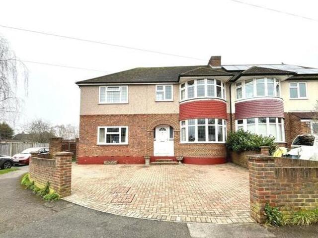 House for sale in Chessington