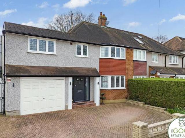 House for sale in Chigwell, Epping