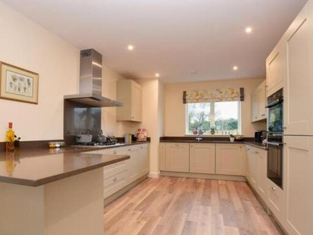 House for sale in Chigwell, Epping
