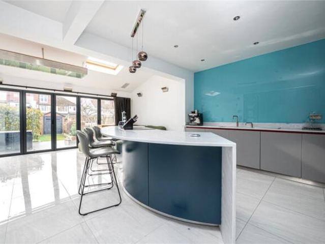 Farm for sale in Twickenham, Greater London