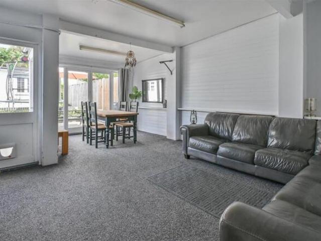 Farm for sale in Pilgrims' Hatch, Navestock Side