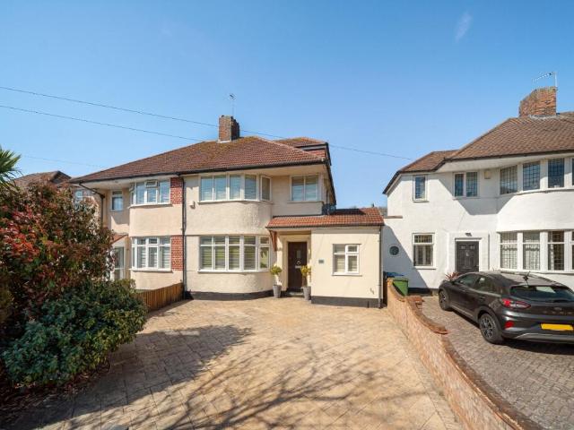 Semi Detached House for sale in New Eltham