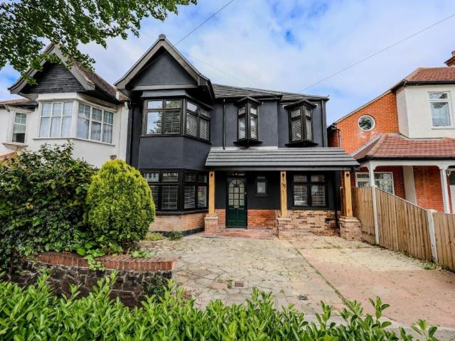 Farm for sale in Southend-on-sea Farm for sale in Southend-on-sea