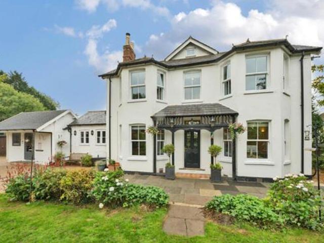 House for sale in Fole, Surrey