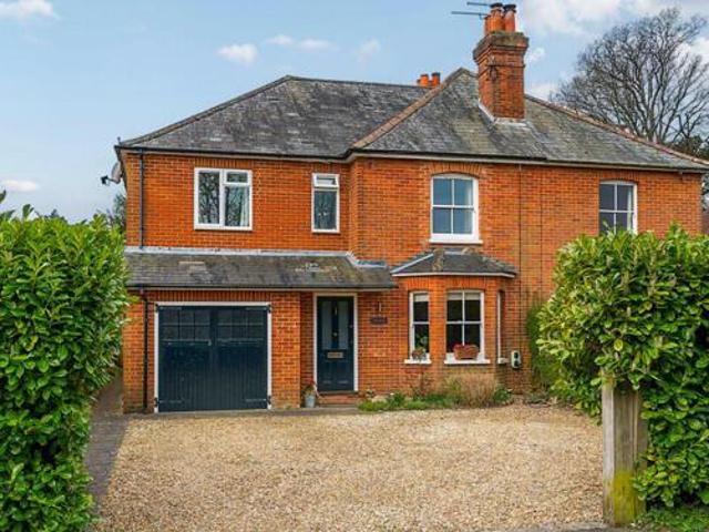 House for sale in Farnham, Waverley