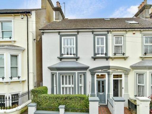 House for sale in Oad Street, Kent