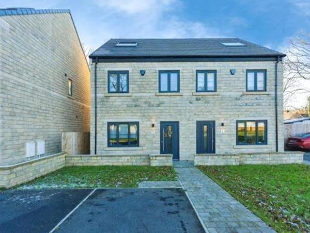 House for sale in Old Glossop, Charlesworth