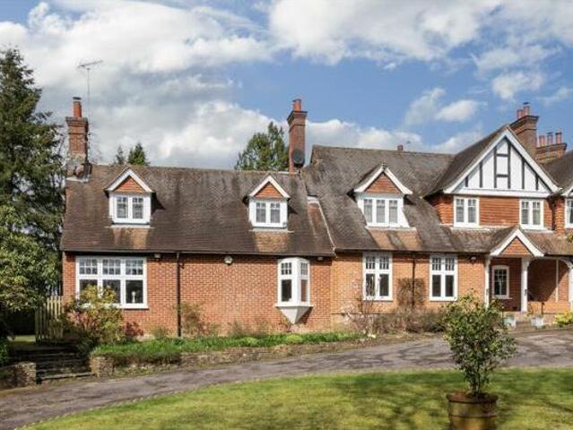 House for sale in Fole, Surrey